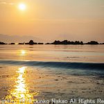 白石島　波と夕日